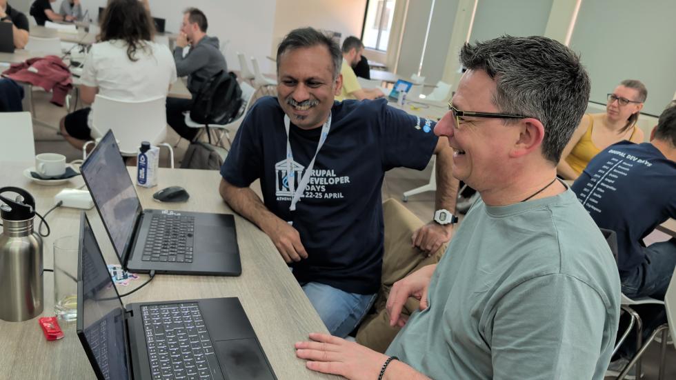 Shibin and Jürgen collaborating at DrupalDevDays in Athens